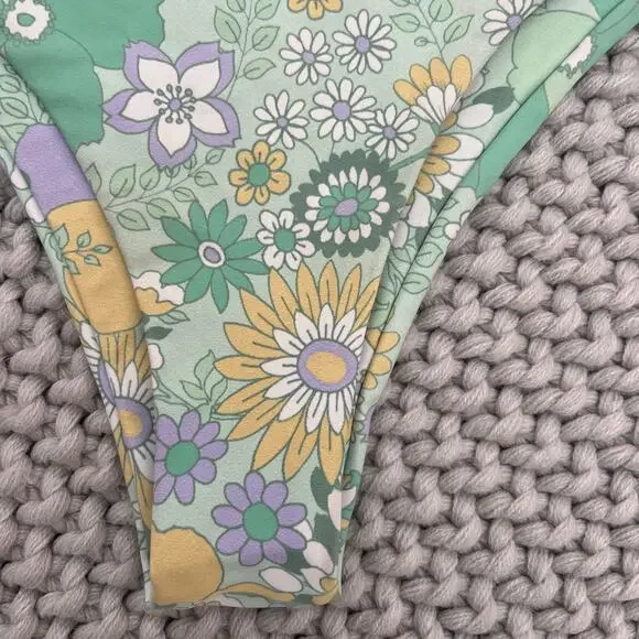 Skatie X Amber Fillerup Clark• ‘Dylan’ Bikini Bottom in HALEIWA